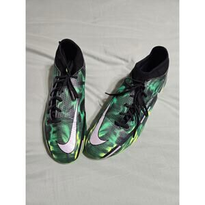 Nike phantom size 10 men's green and black soccer cleats